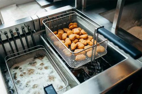 Bếp chiên công nghiệp cho những nhà hàng và quán ăn Bếp chiên công nghiệp cho những nhà hàng và quán ăn